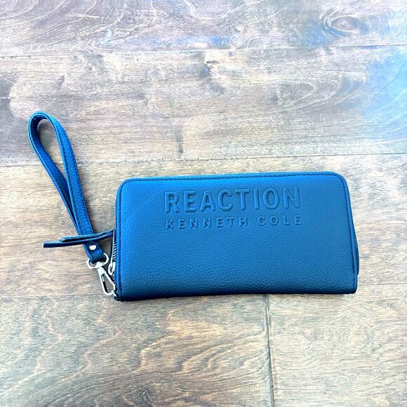 Kenneth Cole Reaction Wristlet Wallet Black Zipper - Picture 1 of 6